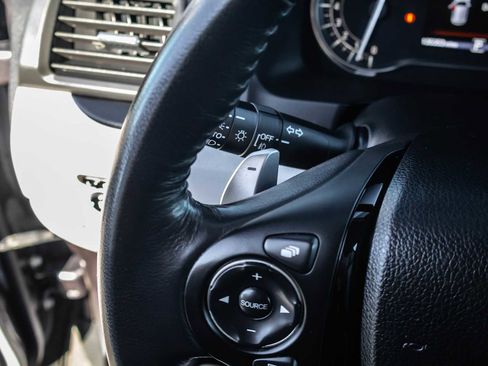 Used 2017 Honda Pilot Touring image 41