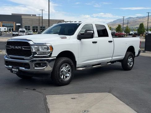 Used 2024 RAM 2500 Tradesman w/ Chrome Appearance Group AWD/4WD image 11