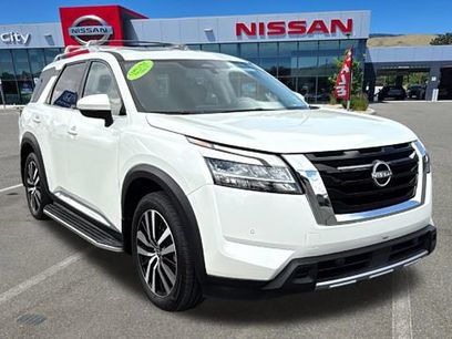 Used 2024 Nissan Pathfinder Platinum w/ Cargo Package