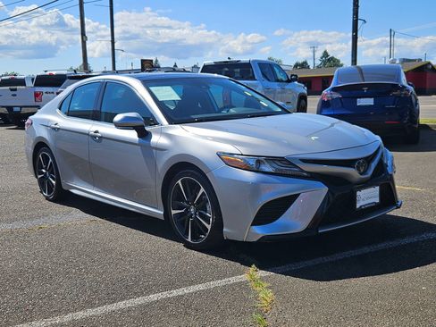 Used 2019 Toyota Camry XSE FWD image 7