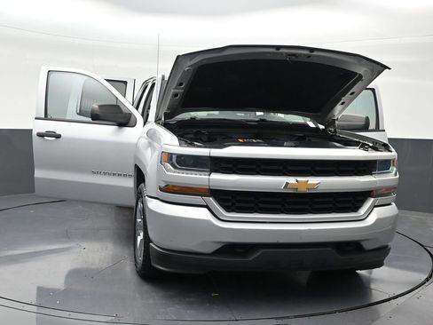 Used 2019 Chevrolet Silverado 1500 Custom w/ Custom Convenience Package image 38