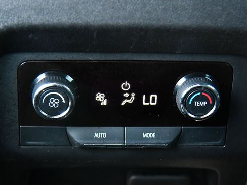 Used 2024 Chevrolet Traverse LT FWD image 47