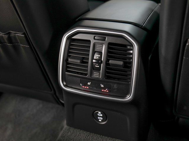 Certified 2026 Porsche Macan AWD/4WD image 26