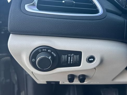 Used 2016 Chrysler 200 Limited image 15