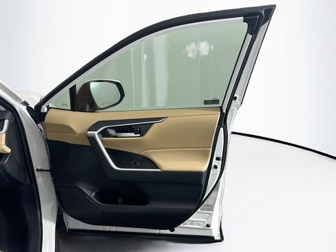 Used 2025 Toyota RAV4 XLE w/ Convenience Package image 34
