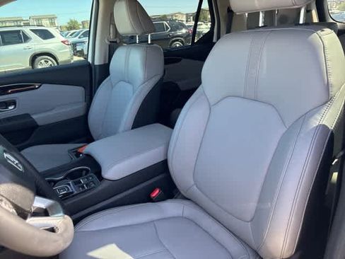 Used 2025 Honda Pilot Touring image 12