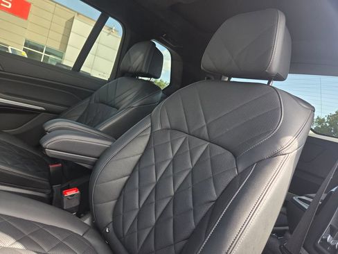 Used 2024 BMW X7 xDrive40i w/ M Sport Package AWD/4WD image 24
