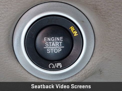 Used 2023 Chrysler Pacifica Limited w/ Uconnect Theater Family Group FWD image 35