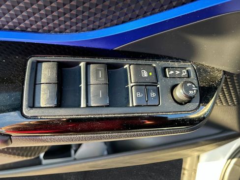 Used 2021 Toyota C-HR XLE FWD image 12