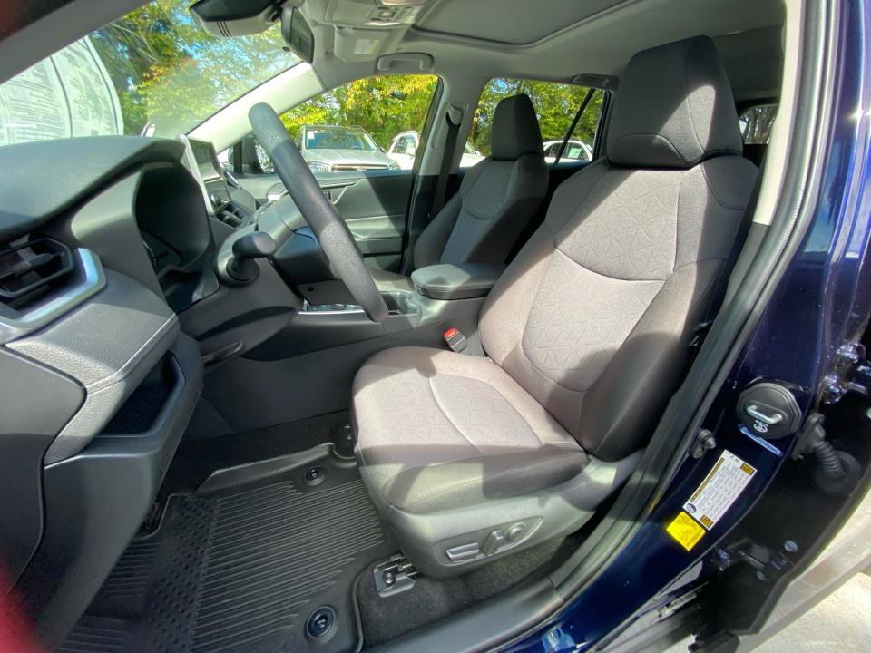 Used 2025 Toyota RAV4 XLE w/ Convenience Package AWD/4WD image 32