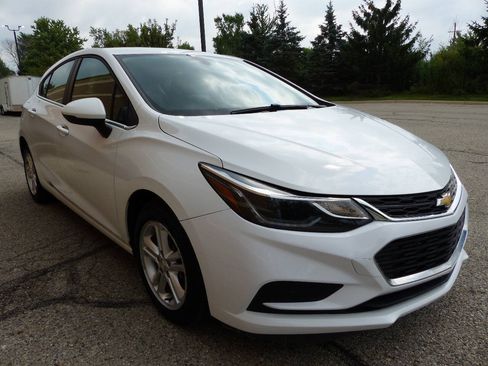 Used 2018 Chevrolet Cruze LT w/ Convenience Package FWD image 13