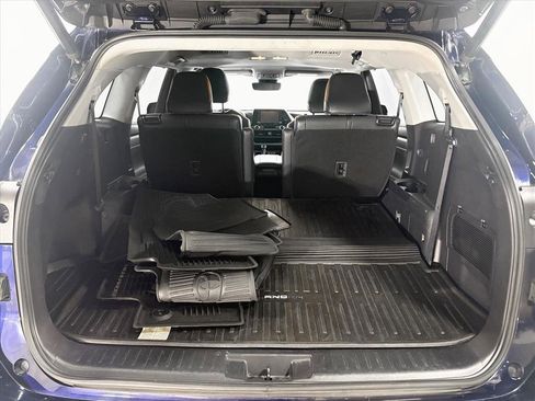 Used 2020 Toyota Highlander XLE image 11