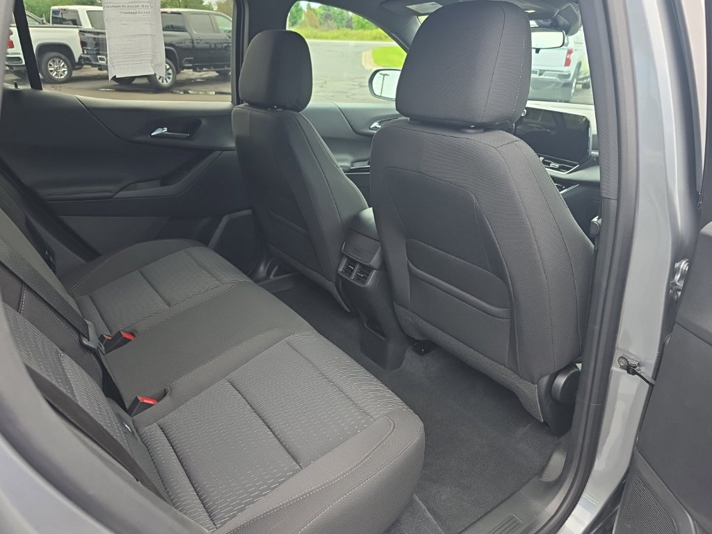 Used 2026 Chevrolet Equinox LT AWD/4WD image 23