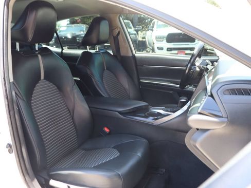 Used 2020 Toyota Camry SE FWD image 35