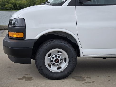 New 2025 GMC Savana 2500 Extended w/ Driver Convenience Package image 5