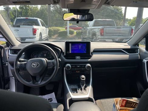 Used 2025 Toyota RAV4 XLE FWD image 30