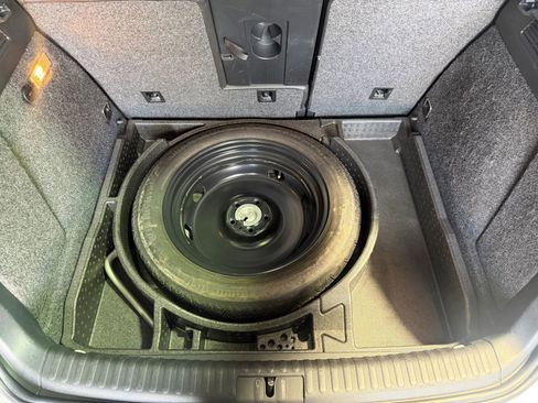 Used 2015 Volkswagen Tiguan SE image 42