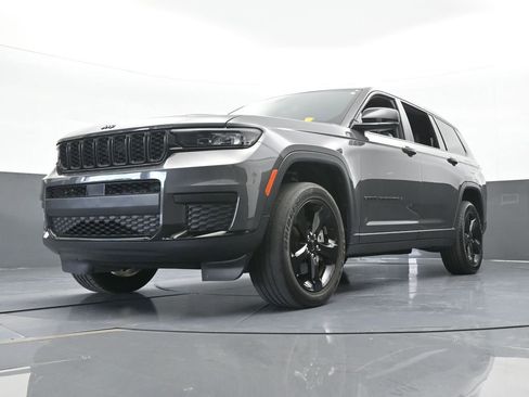 Used 2023 Jeep Grand Cherokee L Laredo image 54