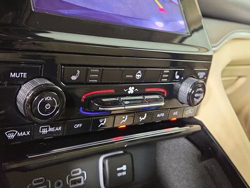 Used 2022 Jeep Grand Cherokee L Limited RWD image 20