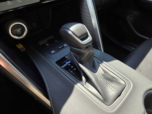 Certified 2024 Toyota Venza Limited AWD/4WD image 38