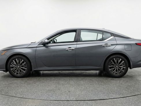 Used 2025 Nissan Altima 2.5 SV image 5