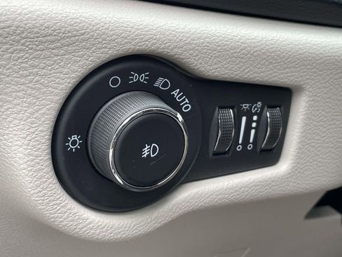 Used 2022 Chrysler Pacifica Touring-L FWD image 27