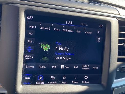 Used 2020 RAM 1500 Classic SLT w/ Luxury Group image 10