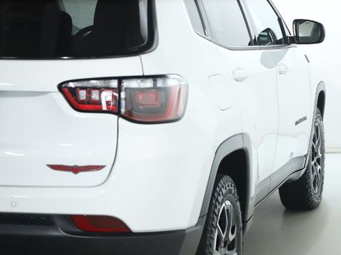 Used 2025 Jeep Compass Trailhawk AWD/4WD image 46