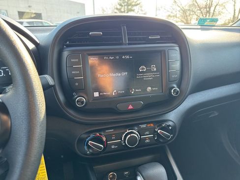 Used 2023 Kia Soul LX image 21
