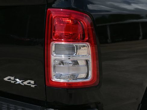Used 2024 RAM 2500 Big Horn AWD/4WD image 21