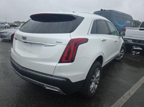 Used 2022 Cadillac XT5 Premium Luxury w/ Technology Package AWD/4WD image 3