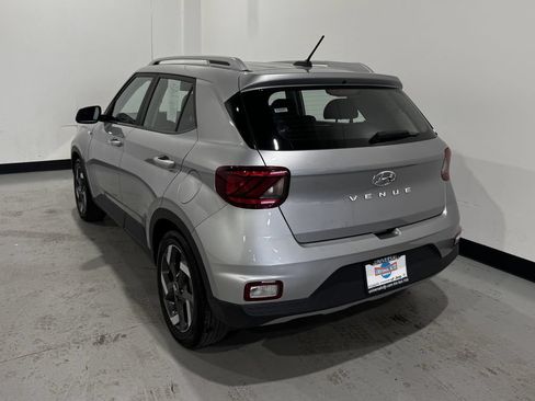 Used 2025 Hyundai Venue SEL FWD image 32