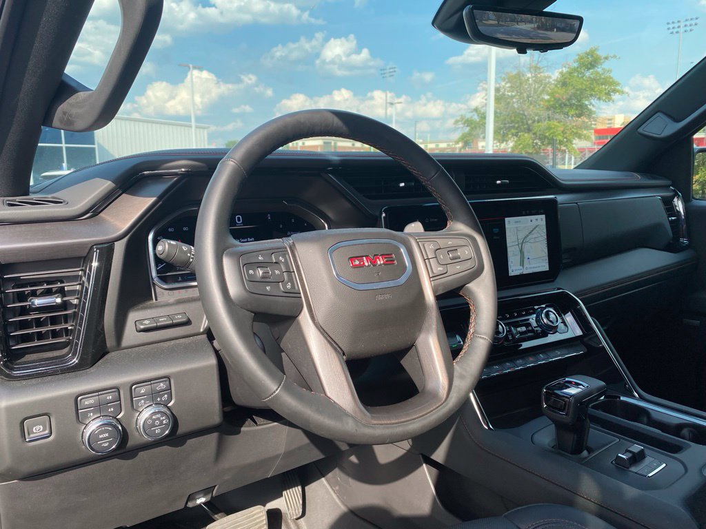 Used 2025 GMC Sierra 1500 AT4 w/ Technology Package AWD/4WD image 13