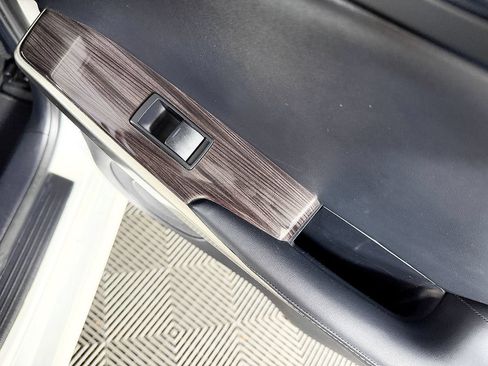 Used 2014 Lexus IS 250 w/ Luxury Package w/Gray Wood RWD image 39