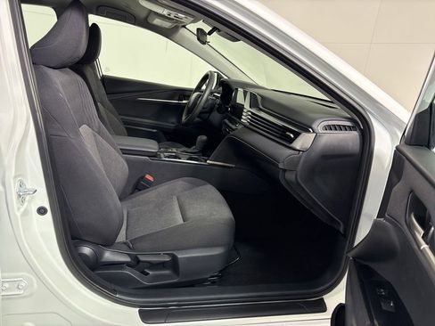 Used 2025 Toyota Camry LE image 12