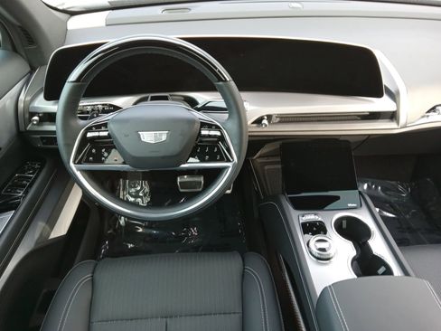 Used 2026 Cadillac Vistiq Luxury image 15