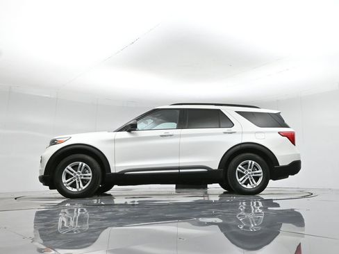 Certified 2023 Ford Explorer XLT image 7