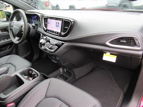 New 2026 Chrysler Pacifica Select w/ S Appearance Package image 10