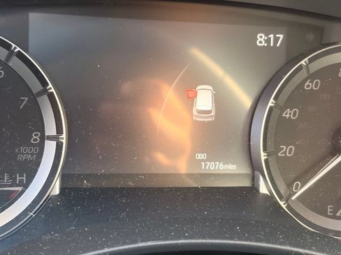 Used 2021 Toyota Highlander XLE AWD/4WD image 9