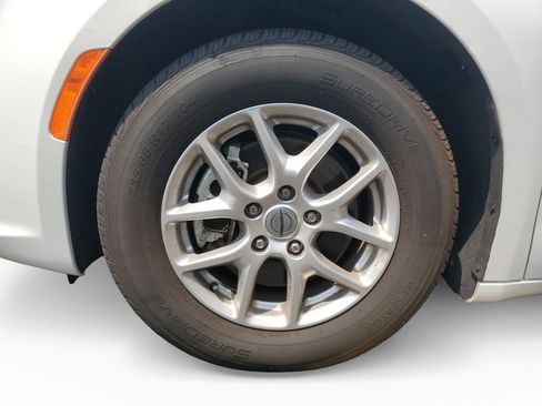 Used 2023 Chrysler Pacifica Touring-L FWD image 29