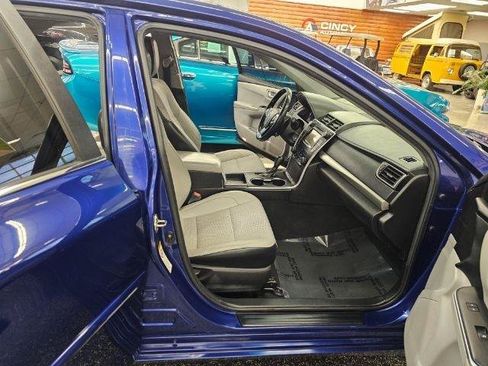 Used 2015 Toyota Camry SE FWD image 10