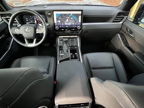 Certified 2024 Lexus GX 550 w/ Accessory Package (31) image 35