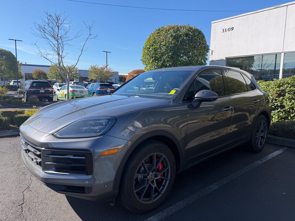 Used 2024 Porsche Cayenne S AWD/4WD image 1