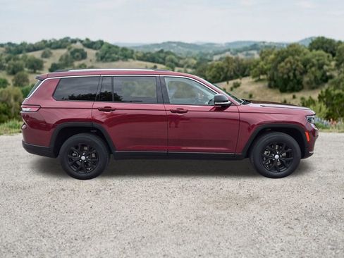 Used 2022 Jeep Grand Cherokee L Limited AWD/4WD image 12