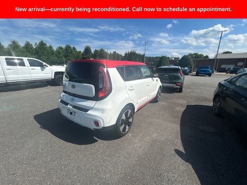 Used 2017 Kia Soul + w/ Designer's Package FWD image 7