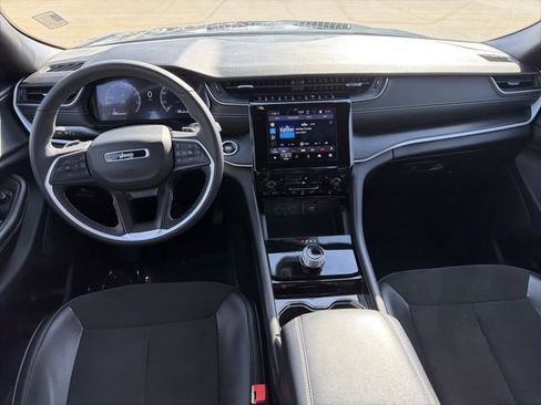 Used 2023 Jeep Grand Cherokee Altitude image 9