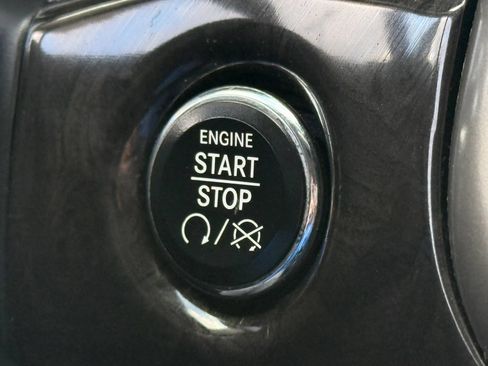 Used 2012 Jeep Grand Cherokee Laredo AWD/4WD image 26