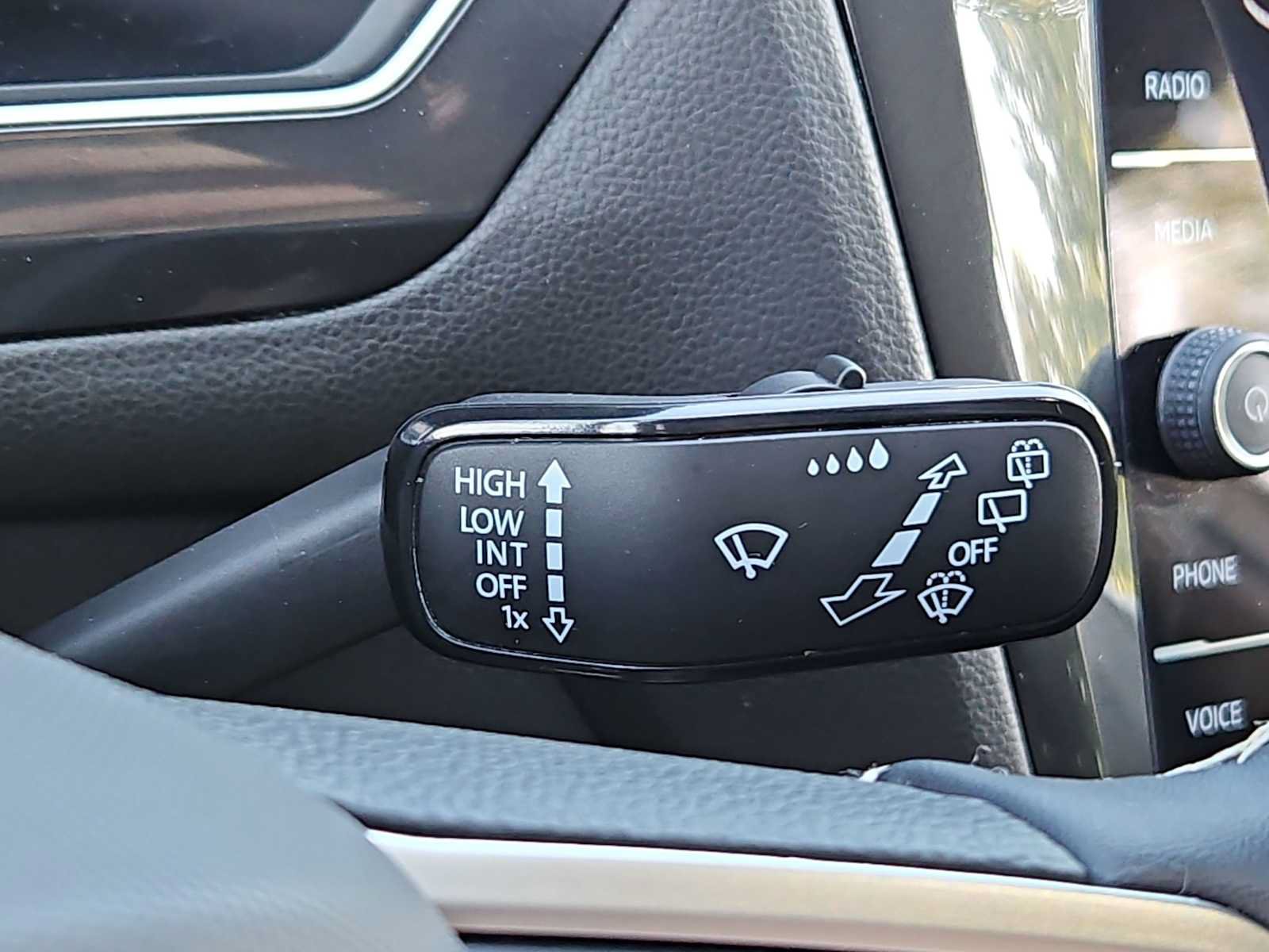 Used 2024 Volkswagen Tiguan SE AWD/4WD image 27