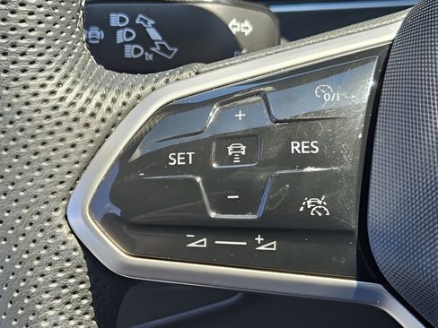 Certified 2024 Volkswagen Tiguan SEL R-Line AWD/4WD image 24