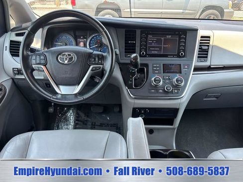 Used 2018 Toyota Sienna XLE w/ XLE Navigation Package AWD/4WD image 10